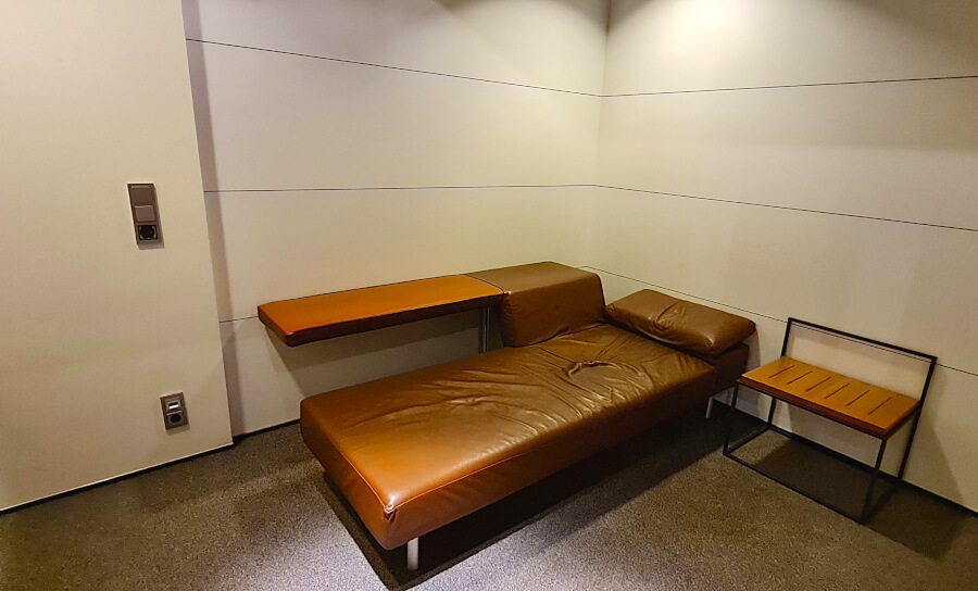 Abschließbare Ruheräume in der Lufthansa Business Class Lounge A 26 in Frankfurt
