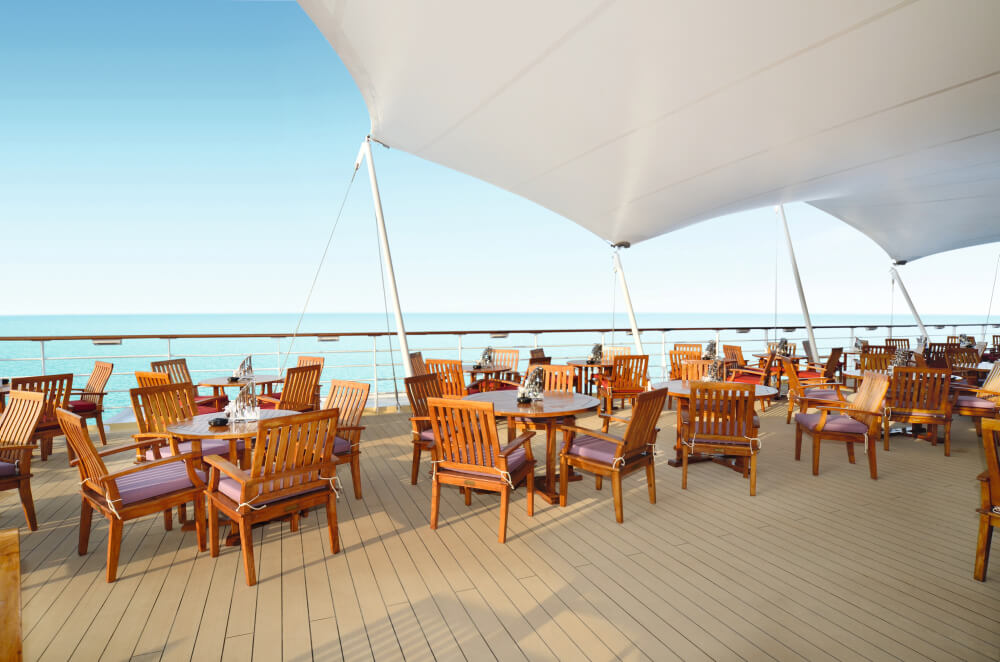 Außenalster Bar auf der Mein Schiff Herz