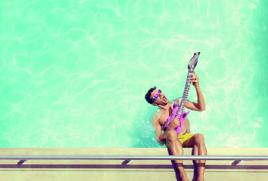 TUI Cruises Eventreisen Pool-Luftgitarre