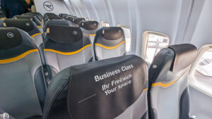 Auf der Condor Business Class Kurz- und Mittelstrecke bietet ein freier Mittelsitz mehr Freiraum